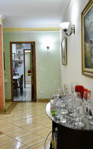 Casa à venda com 200m², 4 quartos e 4 vagas Casa à venda com 200m², 4 quartos e 4 vagasSala