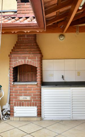 Casa à venda com 200m², 4 quartos e 4 vagas Casa à venda com 200m², 4 quartos e 4 vagasChurrasqueira