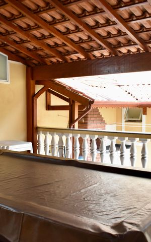 Casa à venda com 200m², 4 quartos e 4 vagas Casa à venda com 200m², 4 quartos e 4 vagasSalão de jogos