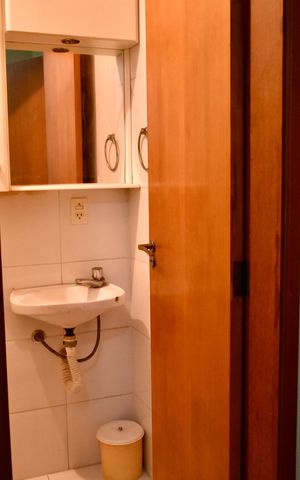 Casa à venda com 200m², 4 quartos e 4 vagas Casa à venda com 200m², 4 quartos e 4 vagasBanheiro de Serviço
