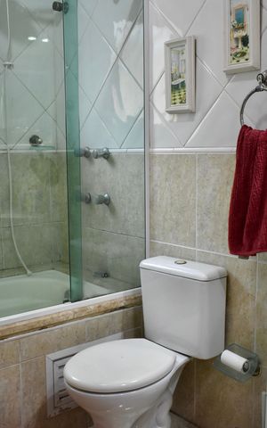 Casa à venda com 200m², 4 quartos e 4 vagas Casa à venda com 200m², 4 quartos e 4 vagasBanheiro da Suíte 1