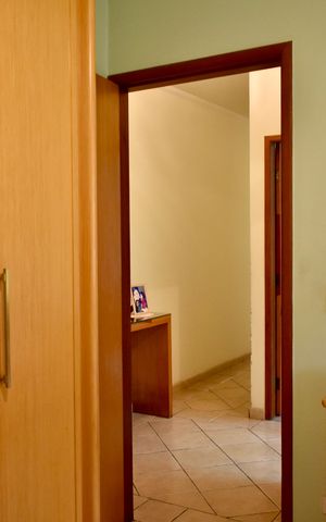 Casa à venda com 200m², 4 quartos e 4 vagas Casa à venda com 200m², 4 quartos e 4 vagasQuarto 2