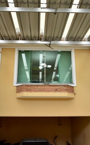 Casa à venda com 200m², 4 quartos e 4 vagas Casa à venda com 200m², 4 quartos e 4 vagasFachada