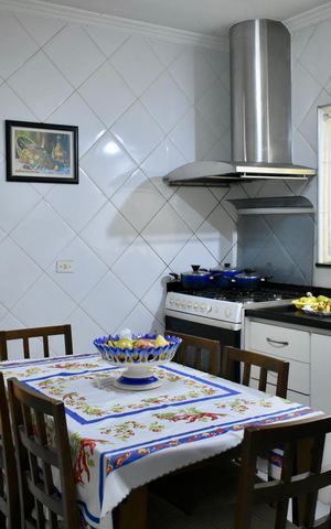 Casa à venda com 200m², 4 quartos e 4 vagas Casa à venda com 200m², 4 quartos e 4 vagasCozinha
