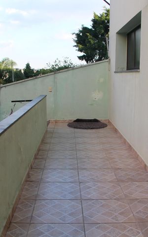 Casa à venda com 276m², 4 quartos e 4 vagasVaranda Área de Serviço