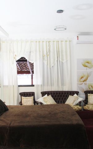 Casa à venda com 276m², 4 quartos e 4 vagasSuíte