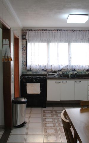 Casa à venda com 276m², 4 quartos e 4 vagasCozinha