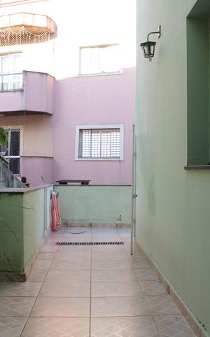 Casa à venda com 276m², 4 quartos e 4 vagasVaranda Área de Serviço