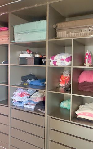 Apartamento à venda com 100m², 2 quartos e 2 vagas Apartamento à venda com 100m², 2 quartos e 2 vagasCloset suite 1