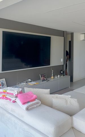 Apartamento à venda com 100m², 2 quartos e 2 vagas Apartamento à venda com 100m², 2 quartos e 2 vagasSala