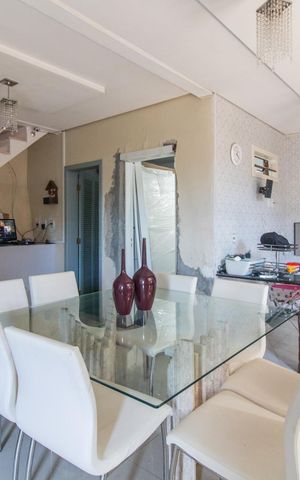 Casa para alugar com 180m², 5 quartos e 2 vagas Casa para alugar com 180m², 5 quartos e 2 vagasSala