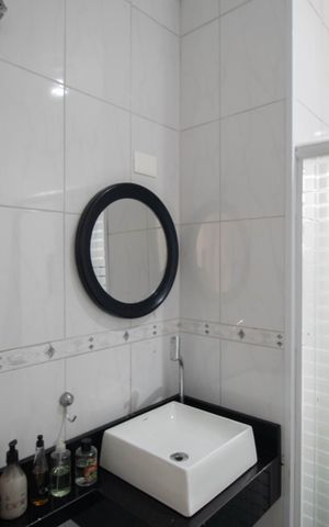 Casa à venda com 132m², 4 quartos e 2 vagas Casa à venda com 132m², 4 quartos e 2 vagasBanheiro