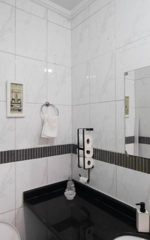 Casa à venda com 132m², 4 quartos e 2 vagas Casa à venda com 132m², 4 quartos e 2 vagasBanheiro da Suíte 2