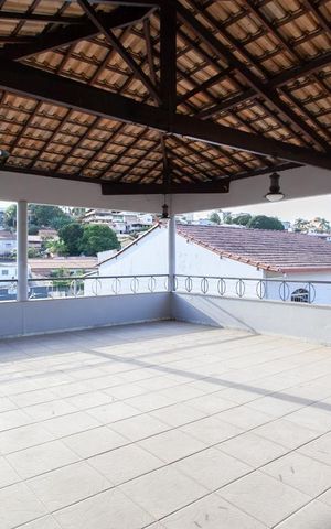 Casa à venda com 600m², 4 quartos e 4 vagas Casa à venda com 600m², 4 quartos e 4 vagasTerraço