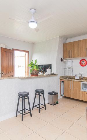 Casa à venda com 198m², 2 quartos e 4 vagasCozinha e Área de Serviço