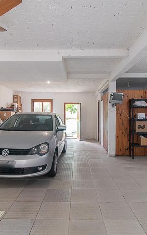 Casa à venda com 198m², 2 quartos e 4 vagasGaragem