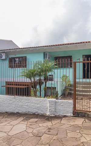Casa à venda com 198m², 2 quartos e 4 vagasFachada