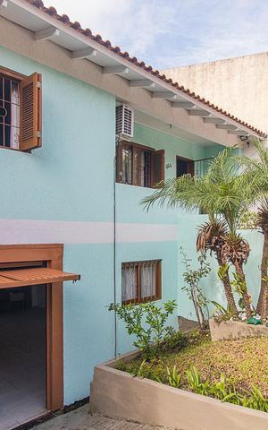 Casa à venda com 198m², 2 quartos e 4 vagasFachada