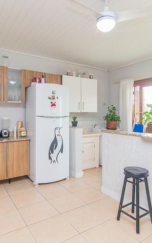 Casa à venda com 198m², 2 quartos e 4 vagasCozinha e Área de Serviço