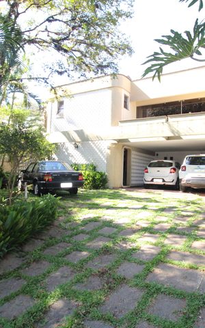 Casa à venda com 653m², 3 quartos e 7 vagasGaragem