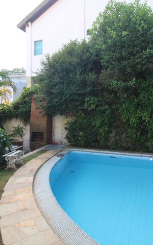 Casa à venda com 653m², 3 quartos e 7 vagasQuintal