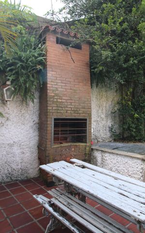 Casa à venda com 653m², 3 quartos e 7 vagasQuintal