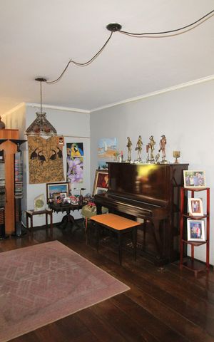 Casa à venda com 653m², 3 quartos e 7 vagasSala