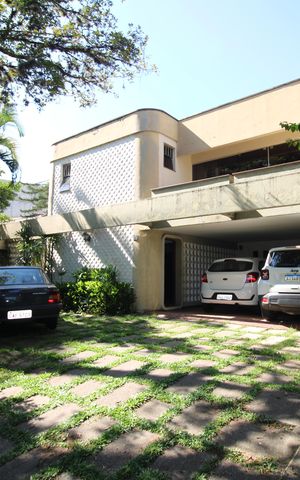 Casa à venda com 653m², 3 quartos e 7 vagasGaragem