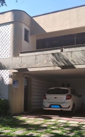Casa à venda com 653m², 3 quartos e 7 vagas Casa à venda com 653m², 3 quartos e 7 vagasFachada e Placa
