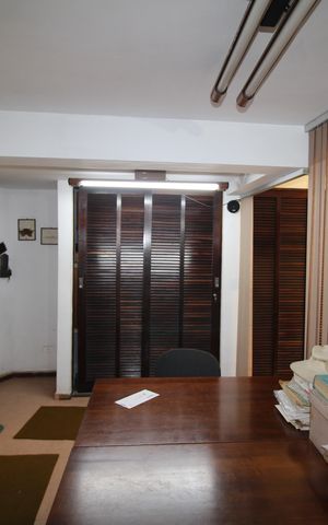 Casa à venda com 653m², 3 quartos e 7 vagasEdícula