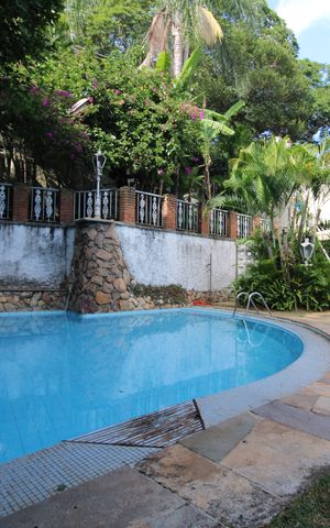 Casa à venda com 653m², 3 quartos e 7 vagasQuintal