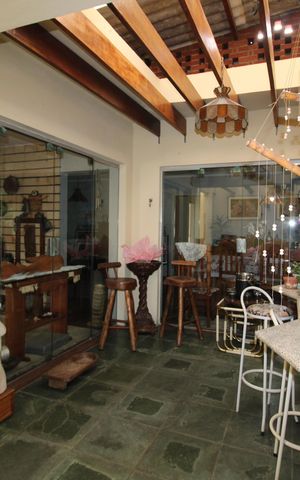 Casa à venda com 653m², 3 quartos e 7 vagasQuintal