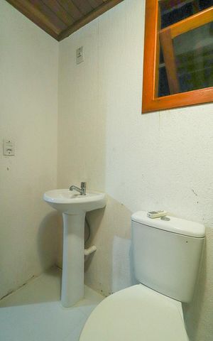 Casa de condomínio à venda com 179m², 3 quartos e 2 vagasBanheiro Suite 2