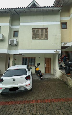 Casa de condomínio à venda com 179m², 3 quartos e 2 vagasFachada