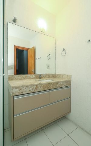 Casa de condomínio à venda com 179m², 3 quartos e 2 vagasBanheiro