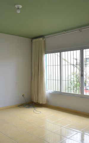Casa à venda com 148m², 4 quartos e 2 vagasSala