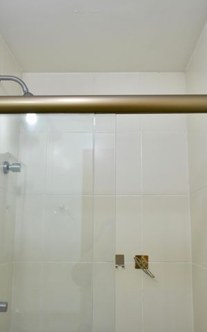 Apartamento à venda com 55m², 2 quartos e 2 vagas Apartamento à venda com 55m², 2 quartos e 2 vagasBanheiro