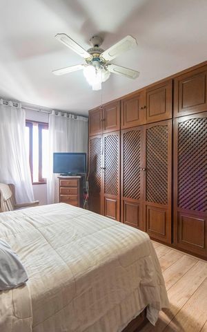 Apartamento à venda com 320m², 4 quartos e 2 vagas Apartamento à venda com 320m², 4 quartos e 2 vagasSuíte