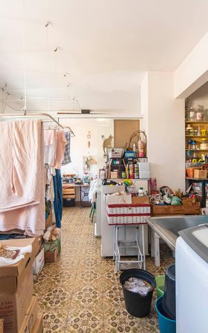 Apartamento à venda com 320m², 4 quartos e 2 vagas Apartamento à venda com 320m², 4 quartos e 2 vagasÁrea de Serviço