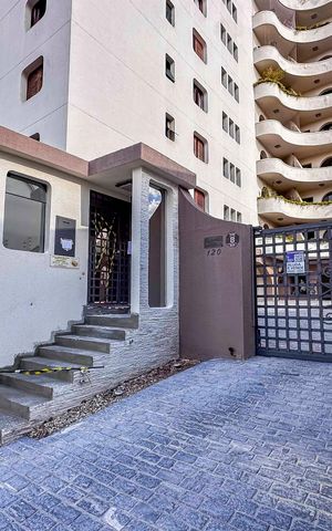 Apartamento à venda com 320m², 4 quartos e 2 vagas Apartamento à venda com 320m², 4 quartos e 2 vagasFachada e portaria