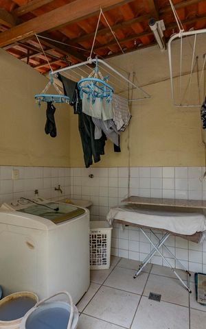 Casa à venda com 350m², 4 quartos e 4 vagas Casa à venda com 350m², 4 quartos e 4 vagasÁrea de Serviço