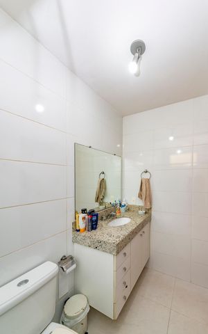 Casa à venda com 350m², 4 quartos e 4 vagas Casa à venda com 350m², 4 quartos e 4 vagasBanheiro da Suíte 2