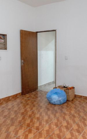 Casa à venda com 350m², 6 quartos e 2 vagas Casa à venda com 350m², 6 quartos e 2 vagasCasa 4 - Quarto