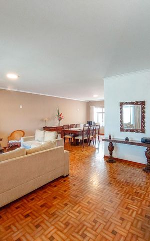 Casa à venda com 225m², 3 quartos e 2 vagas Casa à venda com 225m², 3 quartos e 2 vagasSala