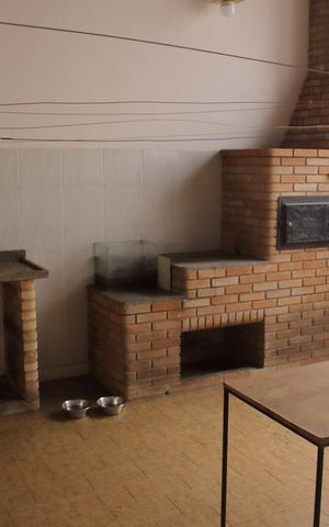 Casa à venda com 240m², 4 quartos e 2 vagasChurrasqueira
