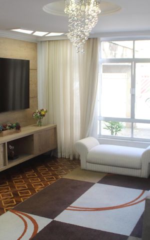 Casa à venda com 240m², 4 quartos e 2 vagasSala