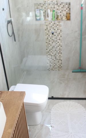 Casa à venda com 240m², 4 quartos e 2 vagasBanheiro da Suíte 1
