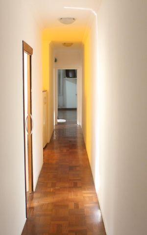 Casa à venda com 240m², 4 quartos e 2 vagasCorredor