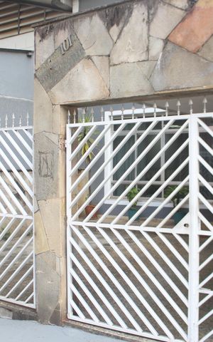 Casa à venda com 240m², 4 quartos e 2 vagasFachada
