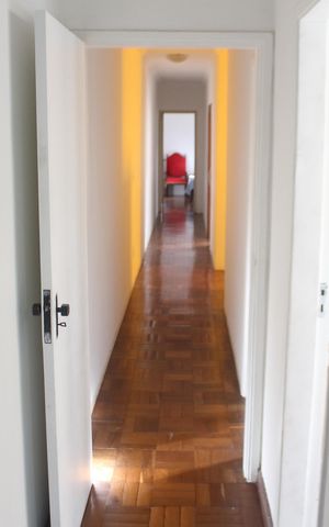 Casa à venda com 240m², 4 quartos e 2 vagasCorredor